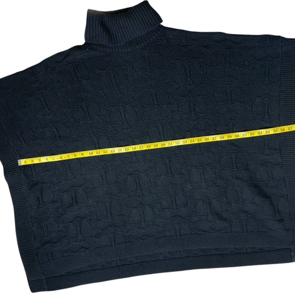 NWT Coach Signature Knit Poncho (K-1) - Picture 11 of 15